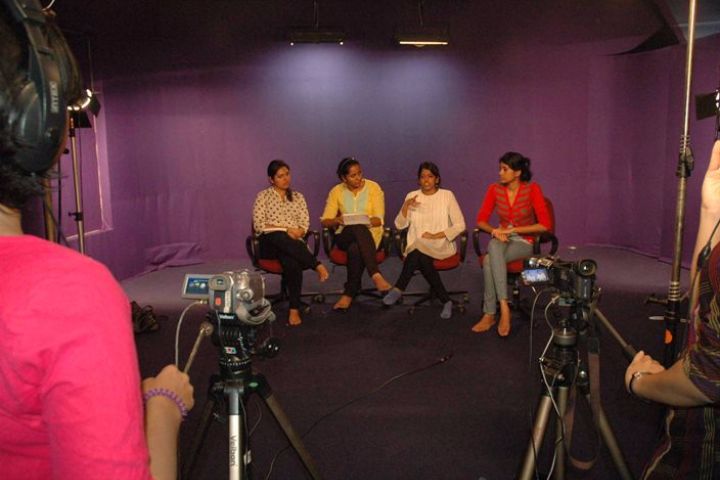 https://cache.careers360.mobi/media/colleges/social-media/media-gallery/620/2018/12/22/Video Studio of Indian Institute of Journalism and New Media Bangalore_Others.JPG